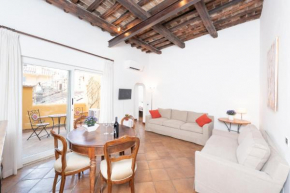 Stunning Campo De Fiori Apartment with Terrace